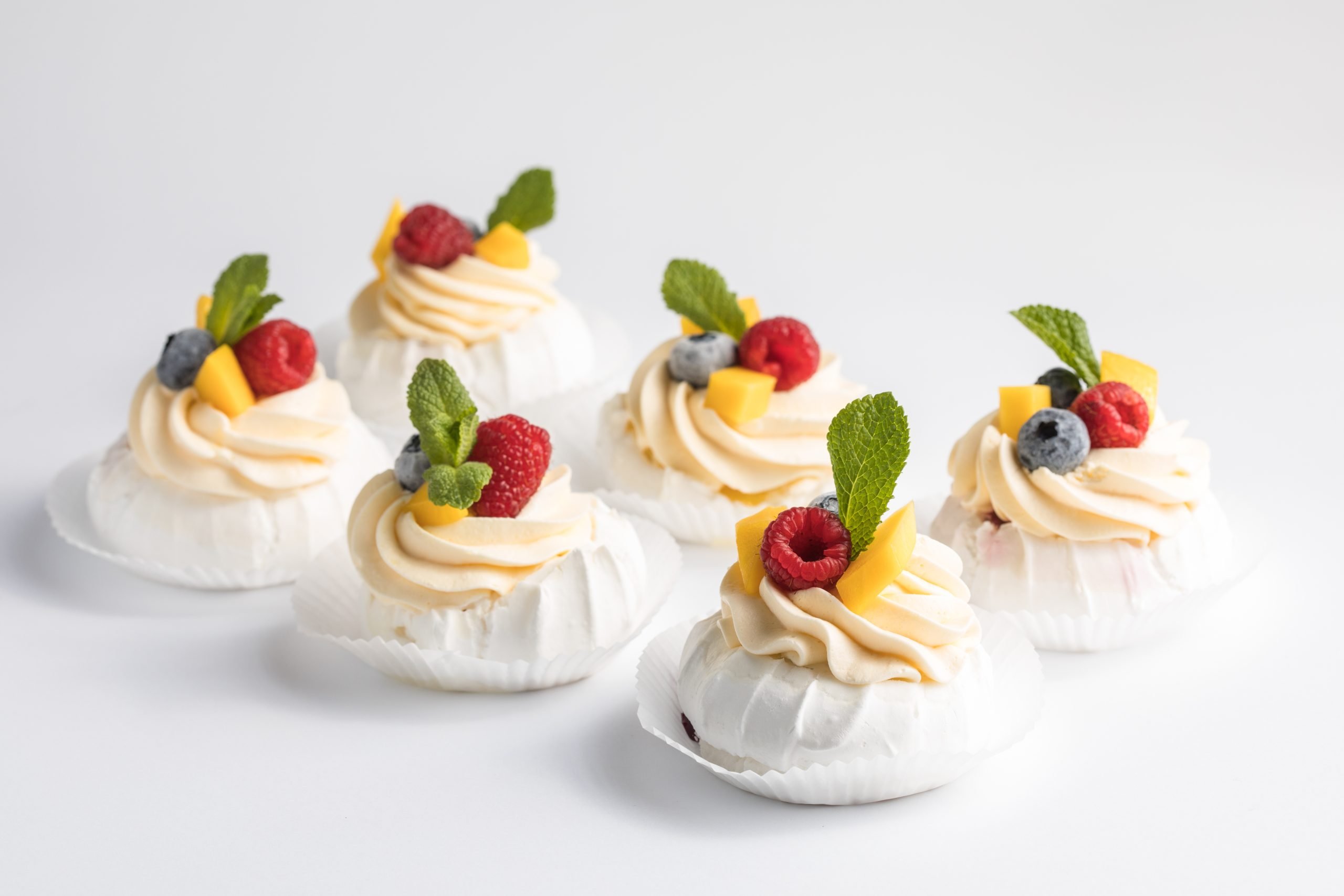 You are currently viewing Peach and Berry Meringue Cups: A Lighter Christmas Dessert