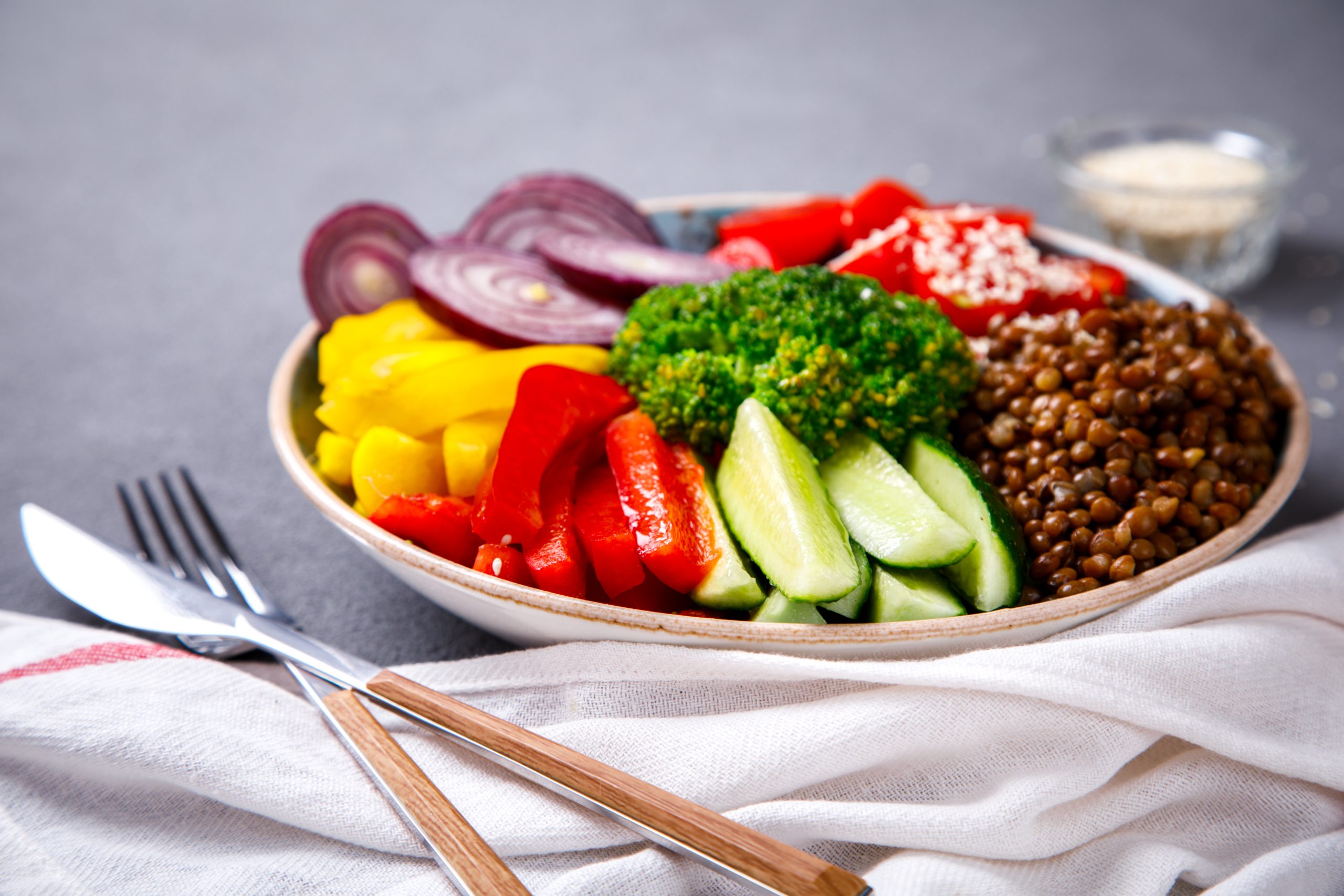 You are currently viewing Golden Roasted Veggies with Hearty Lentils: The Perfect Power Bowl